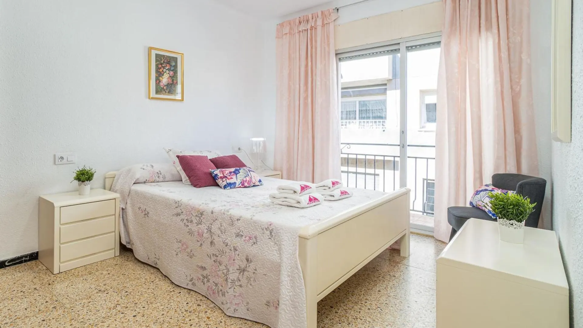 רוזס Basic Comfort Apartment Poeta Marquina 1º 2025