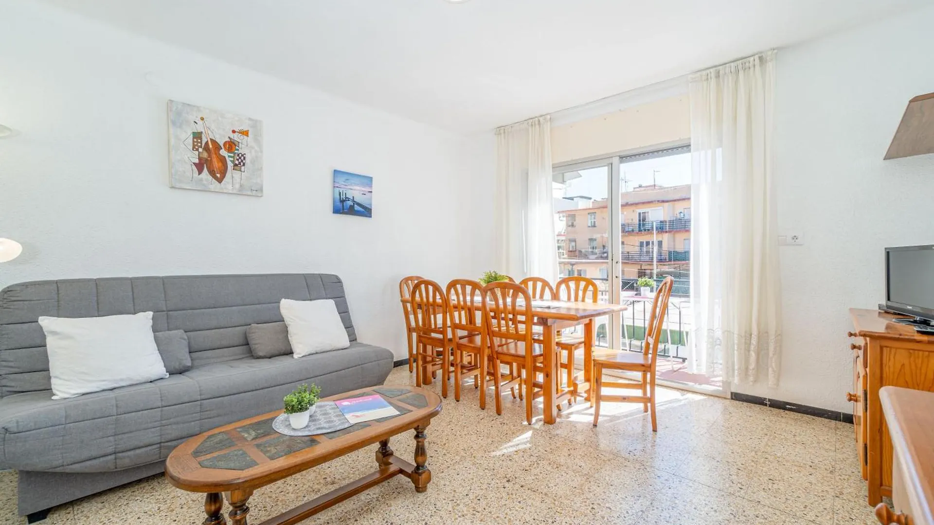 רוזס Basic Comfort Apartment Poeta Marquina 1º 2025